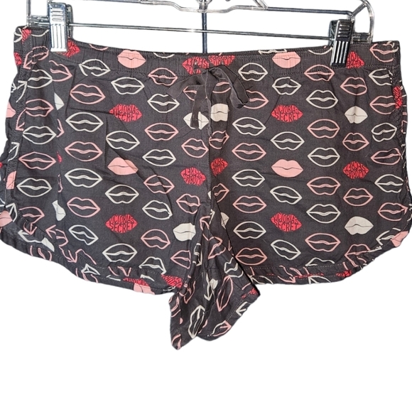 Victoria's Secret Other - Victoria's Secret Lip/Kiss Printed Elastic Waistband Drawstring Tie Sleep Shorts